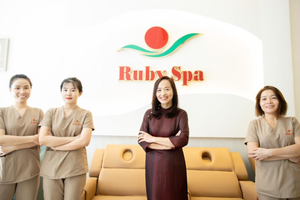 Ruby Hotel Ho Chi Minh-stad Buitenkant foto