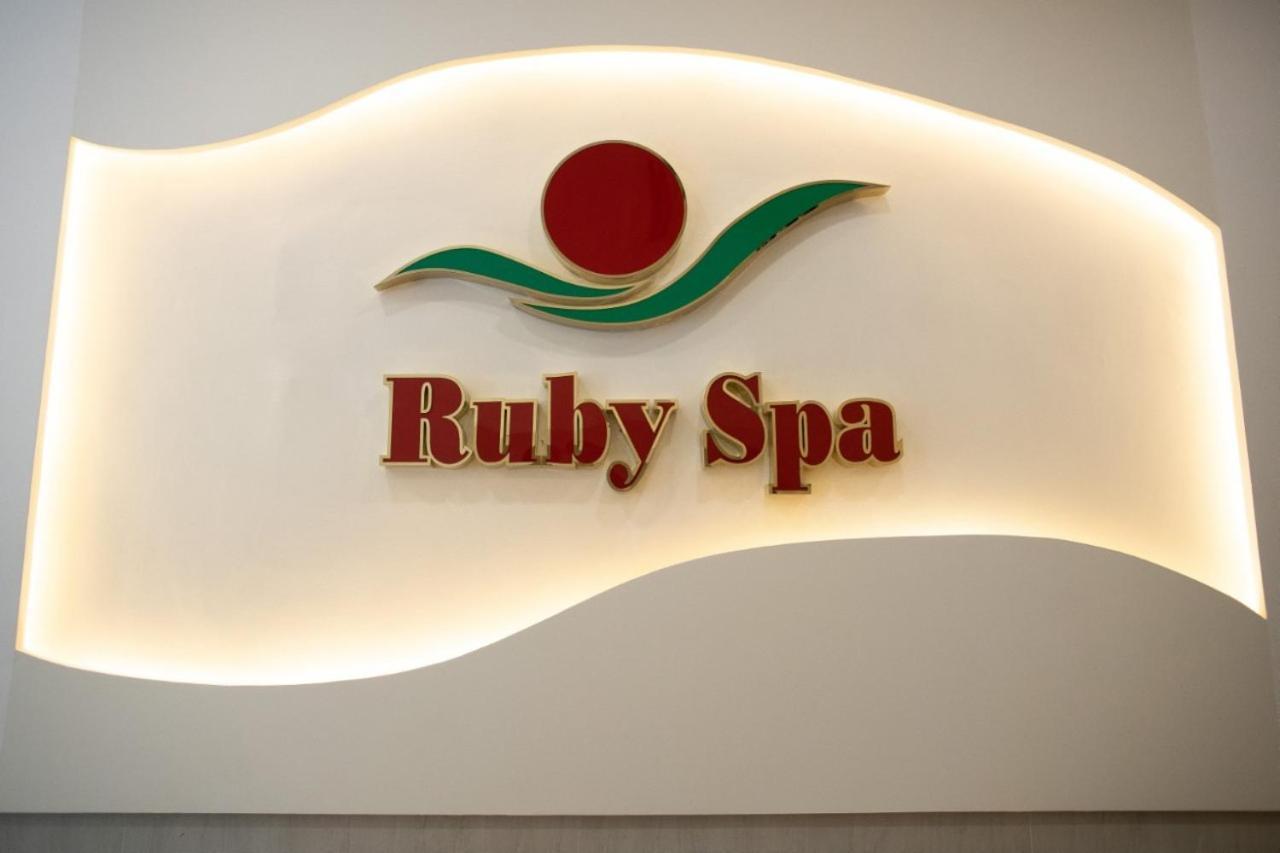 Ruby Hotel Ho Chi Minh-stad Buitenkant foto