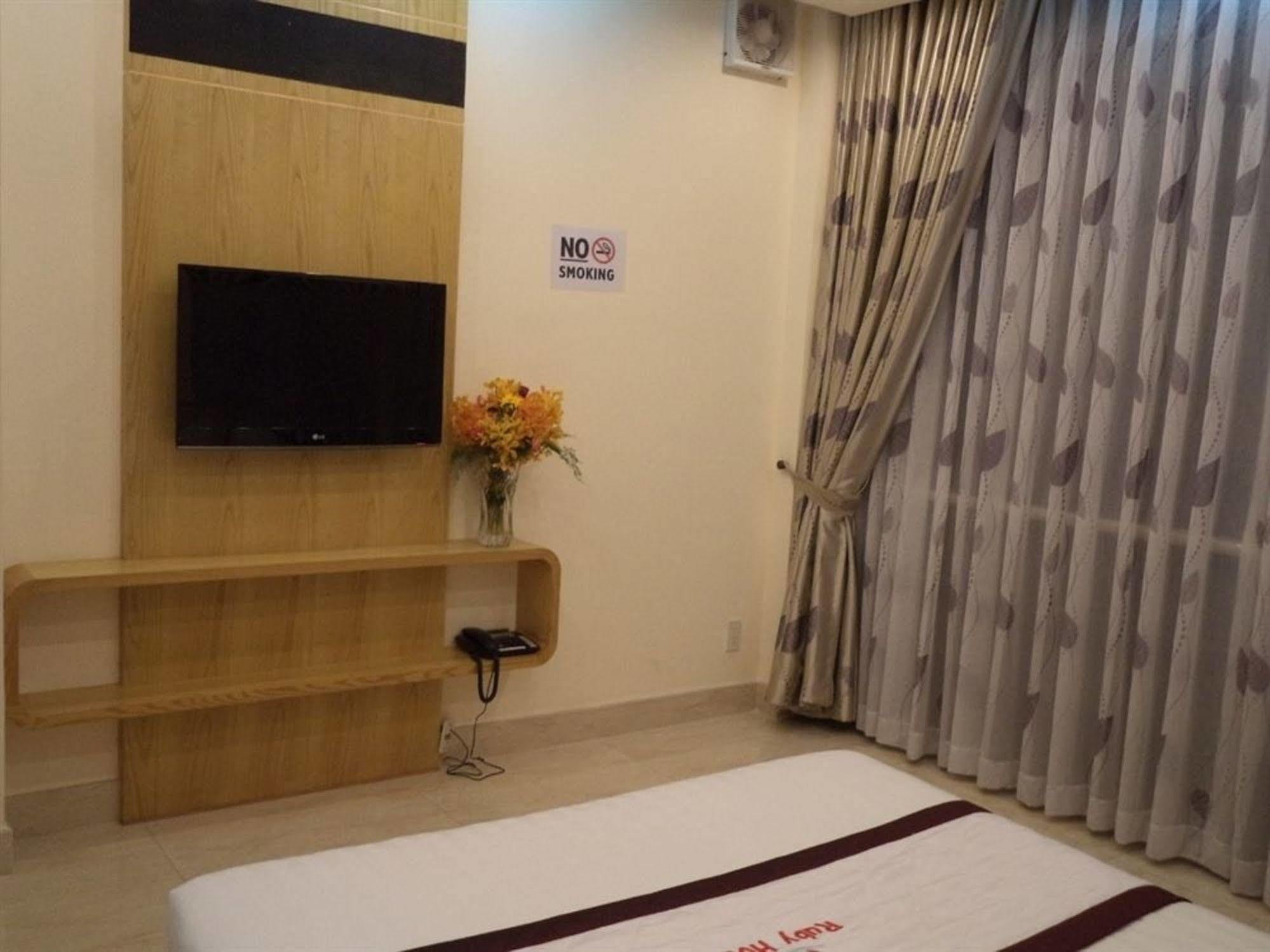 Ruby Hotel Ho Chi Minh-stad Buitenkant foto