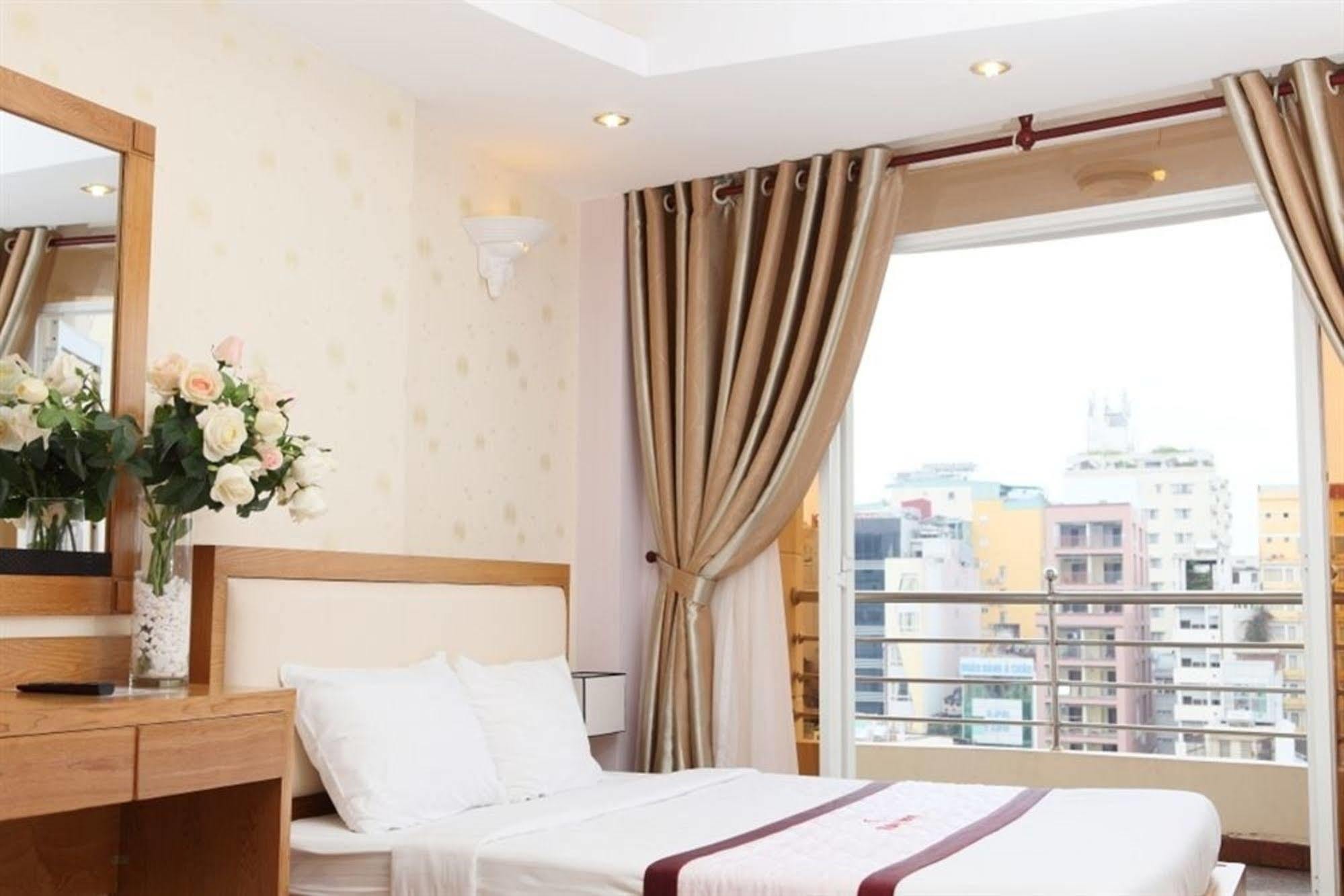 Ruby Hotel Ho Chi Minh-stad Buitenkant foto