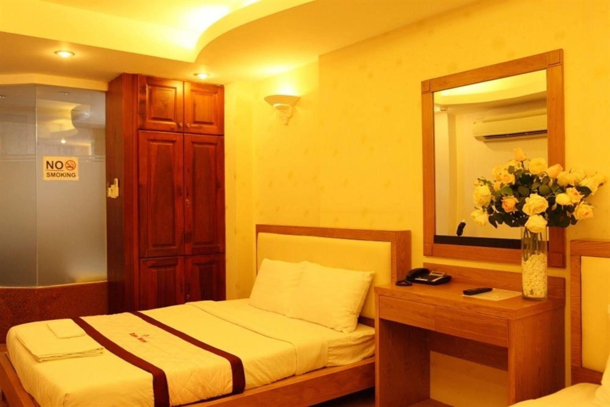 Ruby Hotel Ho Chi Minh-stad Buitenkant foto